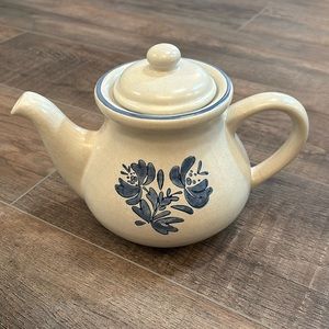 Pfaltzgraff Teapot with Blue Flowers‎